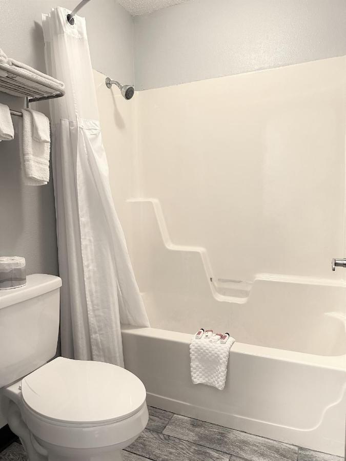Warsaw Lakes Inn מראה חיצוני תמונה
