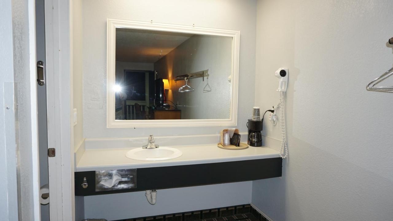 Warsaw Lakes Inn מראה חיצוני תמונה