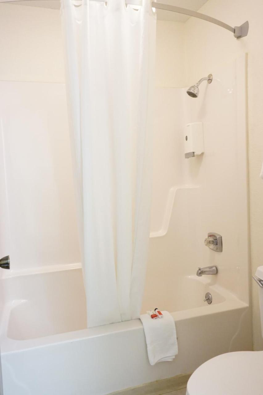 Warsaw Lakes Inn מראה חיצוני תמונה