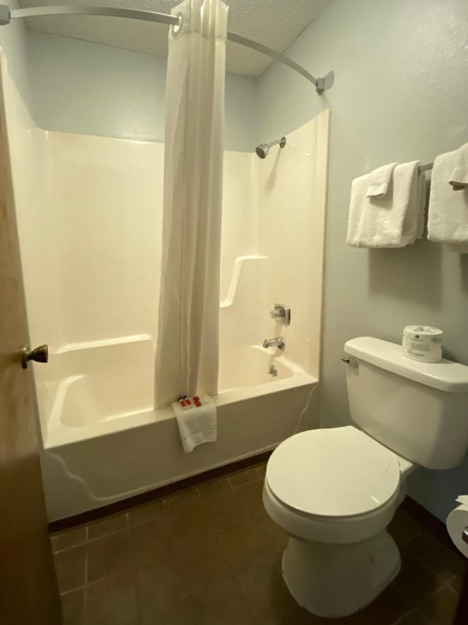 Warsaw Lakes Inn מראה חיצוני תמונה