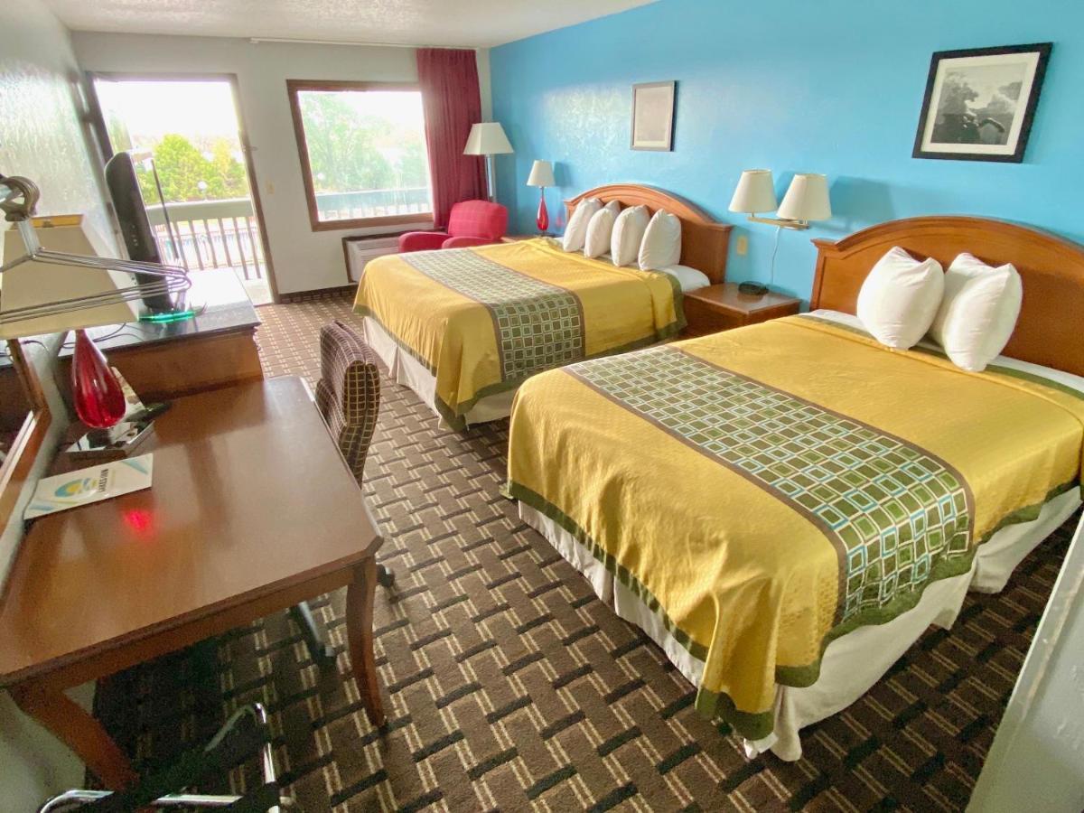 Warsaw Lakes Inn מראה חיצוני תמונה