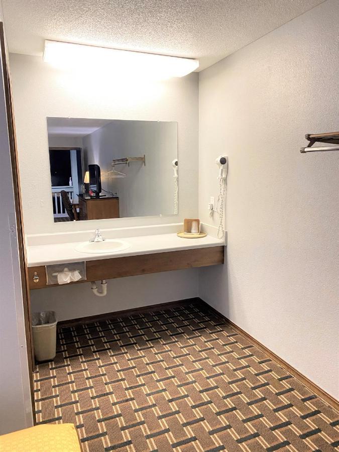 Warsaw Lakes Inn מראה חיצוני תמונה